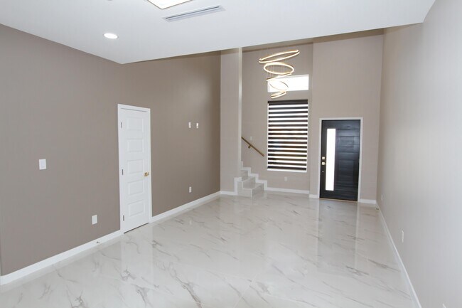 Building Photo - 2703 Harmony St