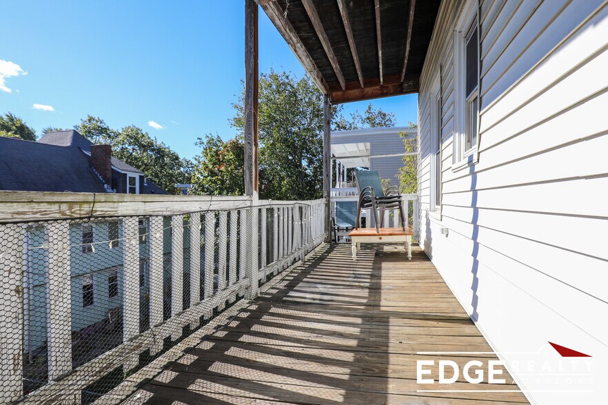 Building Photo - 86 Easton St