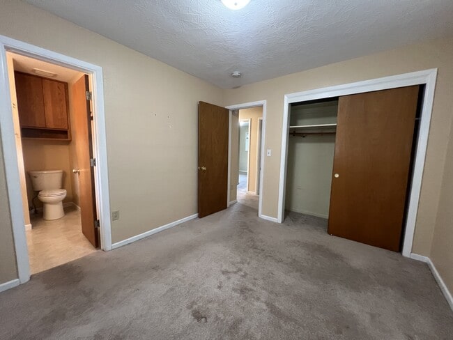 Building Photo - 1345 SE Madison St