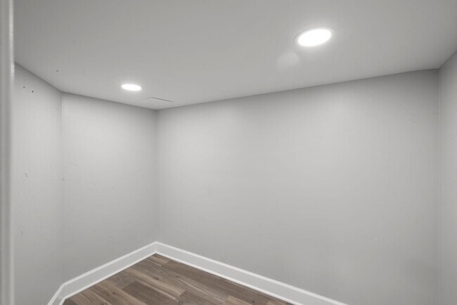 Building Photo - 10 Loganwood Ct