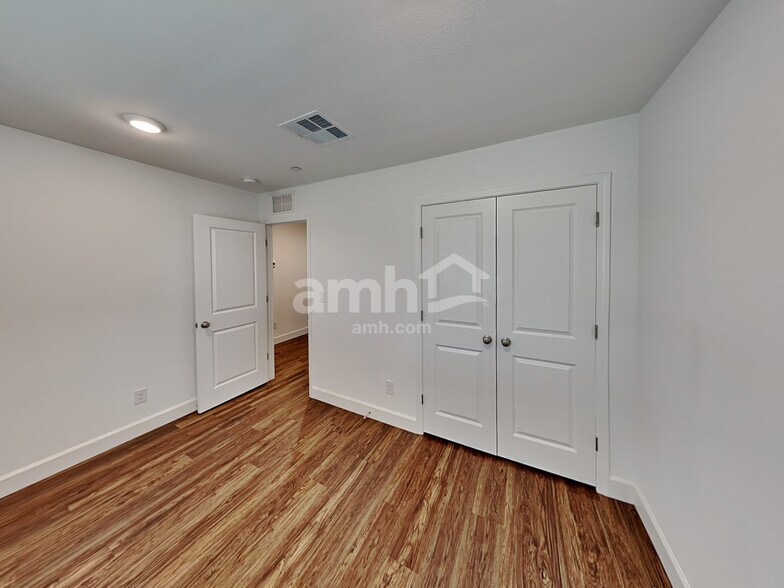 Building Photo - 10081 Roseum Ct
