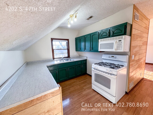 Building Photo - 4202 S 47th St