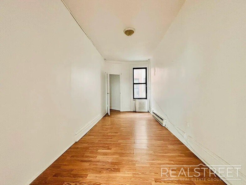 Building Photo - Rare Deal for a Spacious 2-Bedroom in Prime Bushwick with Gorgeous Views Overlooking Maria Hernandez