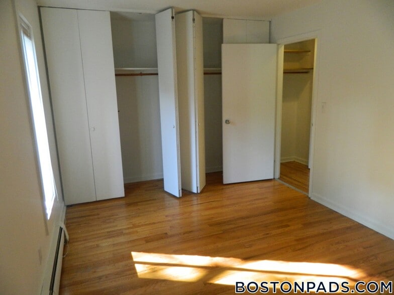 Building Photo - 524 Putnam Ave