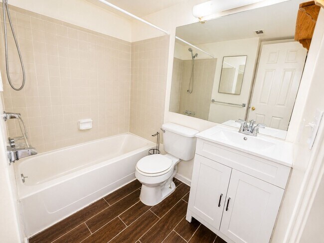 Building Photo - Perfectly located and priced!