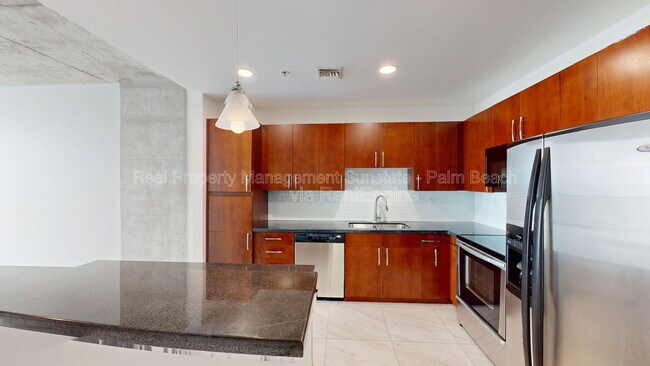 Building Photo - 300 S Australian Ave