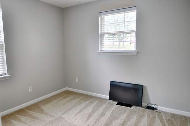 Building Photo - 2807 Bombay Dr