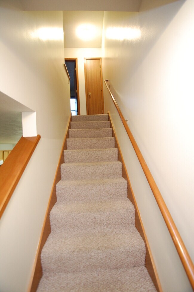 Building Photo - 132 Watertower Ct