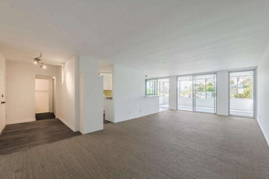 Building Photo - 8701 Delgany Ave