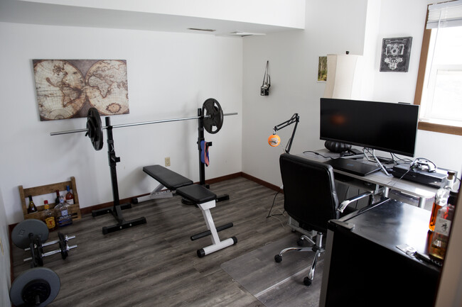 Building Photo - 1317 S Thompson Dr