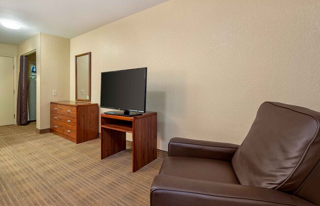 Building Photo - Furnished Studio-Fort Wayne - North