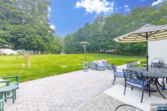 Building Photo - 326 Ramapo Valley Rd