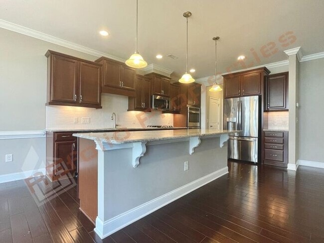 Building Photo - Beautiful 3 Bedroom Townhome with 3rd Floo...