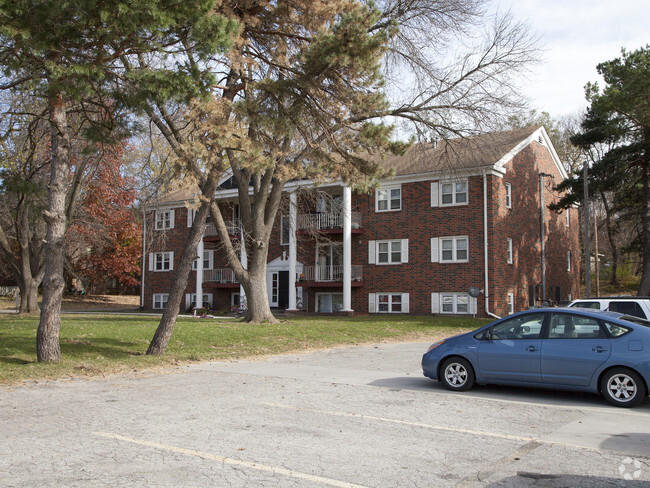 1225 66th Street Apartments - Windsor Apartments