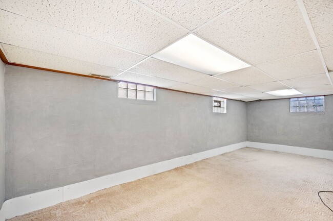 Building Photo - Recently Renovated Home in Coraopolis