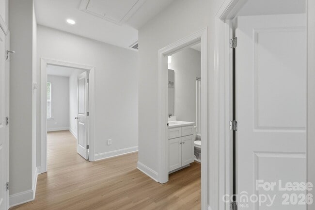 Building Photo - 645 Brookwood St