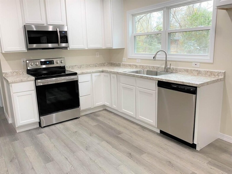 Completely remodeled kitchen - 145 S 3rd St