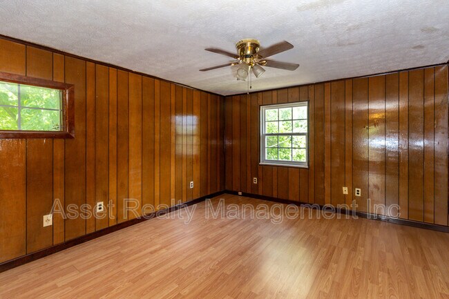 Building Photo - 513 Benton Cir
