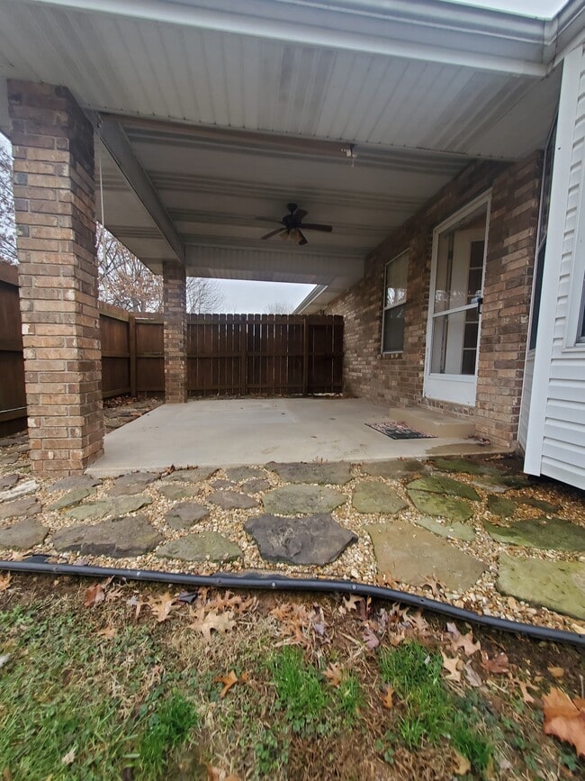 Building Photo - 601 Cypress Ave