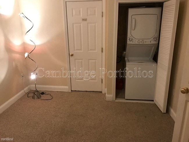 Building Photo - 320 Waltham St