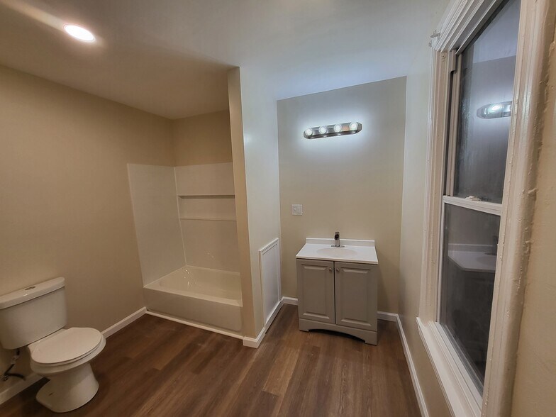 Primary Photo - 1313 W Rush St