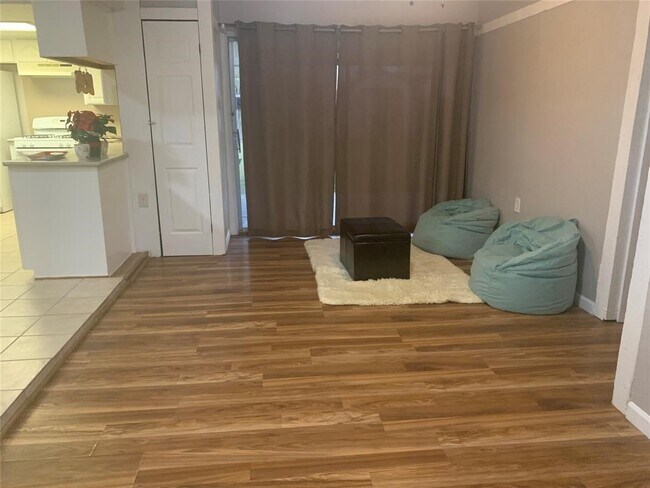 Building Photo - 6331 Lautrec Dr