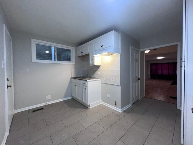 Building Photo - 8919 S Muskegon Ave