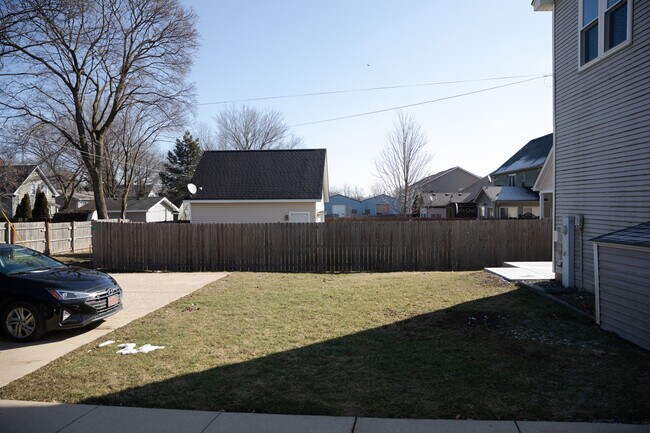 Building Photo - 713 Stevens St