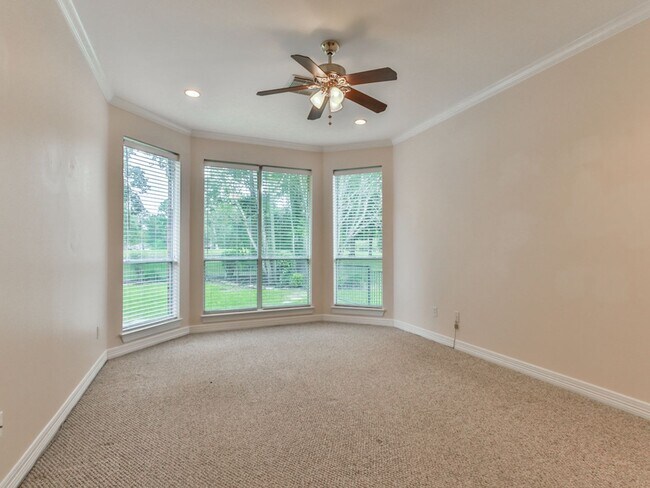 Building Photo - FORE Bedrooms in Del Lago!