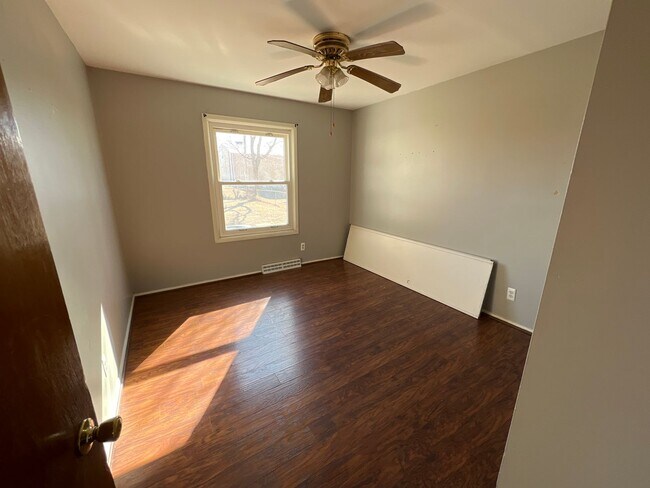 Building Photo - Treynor 2 Bedroom House