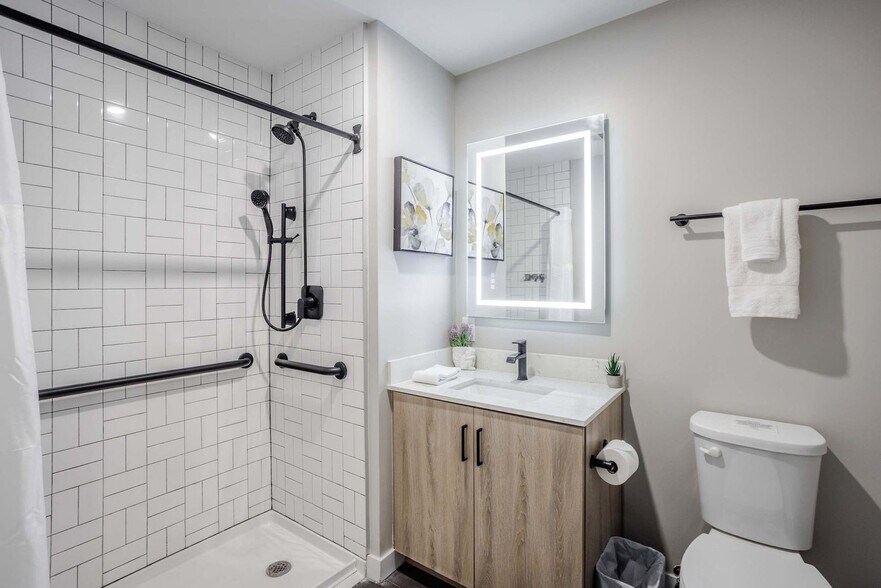 Building Photo - 205 W 4th St