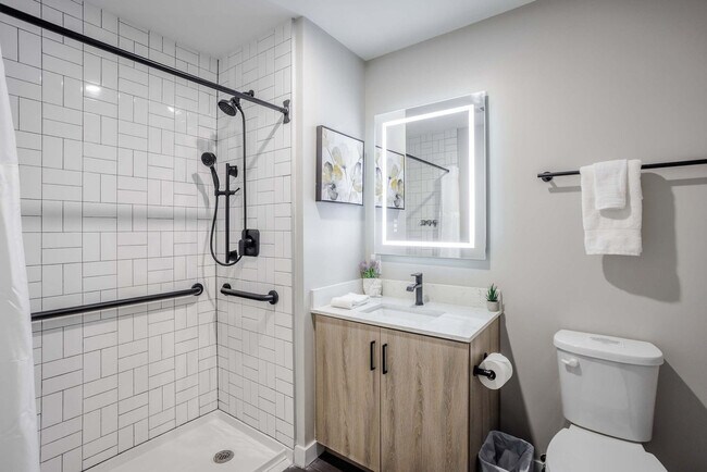 Building Photo - 205 W 4th St