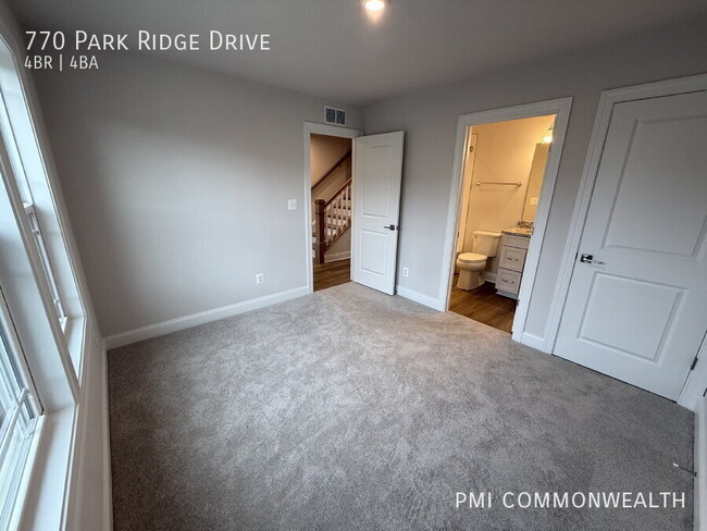 Building Photo - 770 Park Ridge Dr