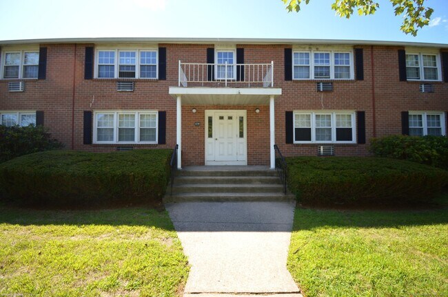 Building Photo - 1250 Farmington Ave
