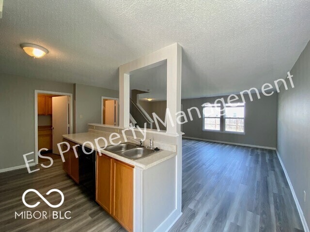 Building Photo - 10902 Glenayr Dr