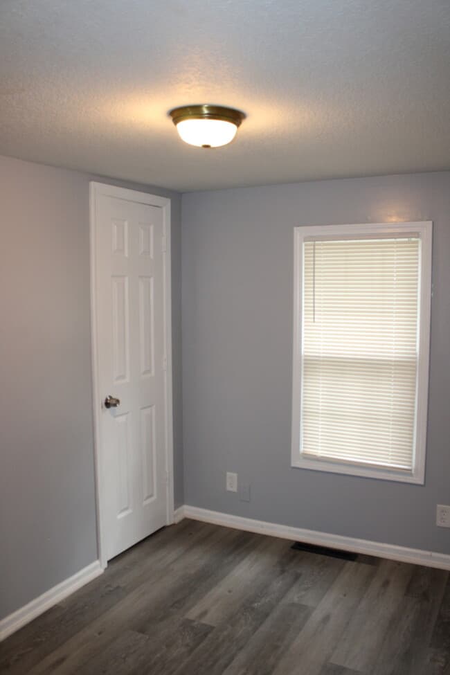 Building Photo - Spacious 4 Bedroom and 1 full bath home in Kansas City, MO.