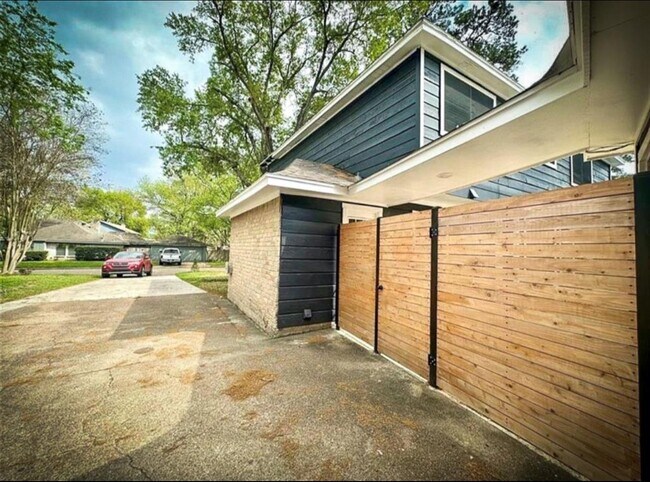 Building Photo - 20211 Salzburg Ln