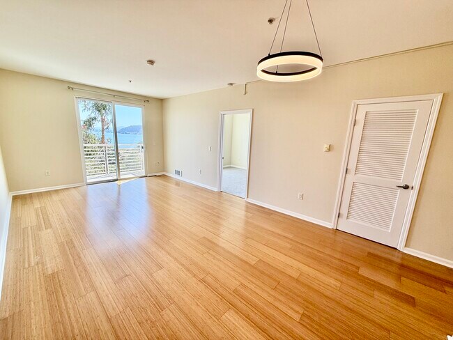 Building Photo - 301 Crescent Ct