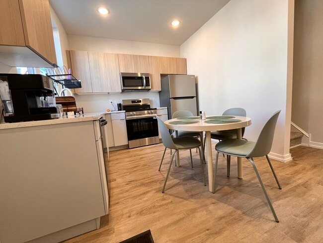 Building Photo - 2100 Master St