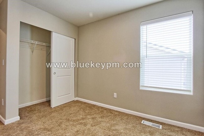 Building Photo - 4 Bed, 3 Bath Home Just off Ward Road and 4th Plain Blvd
