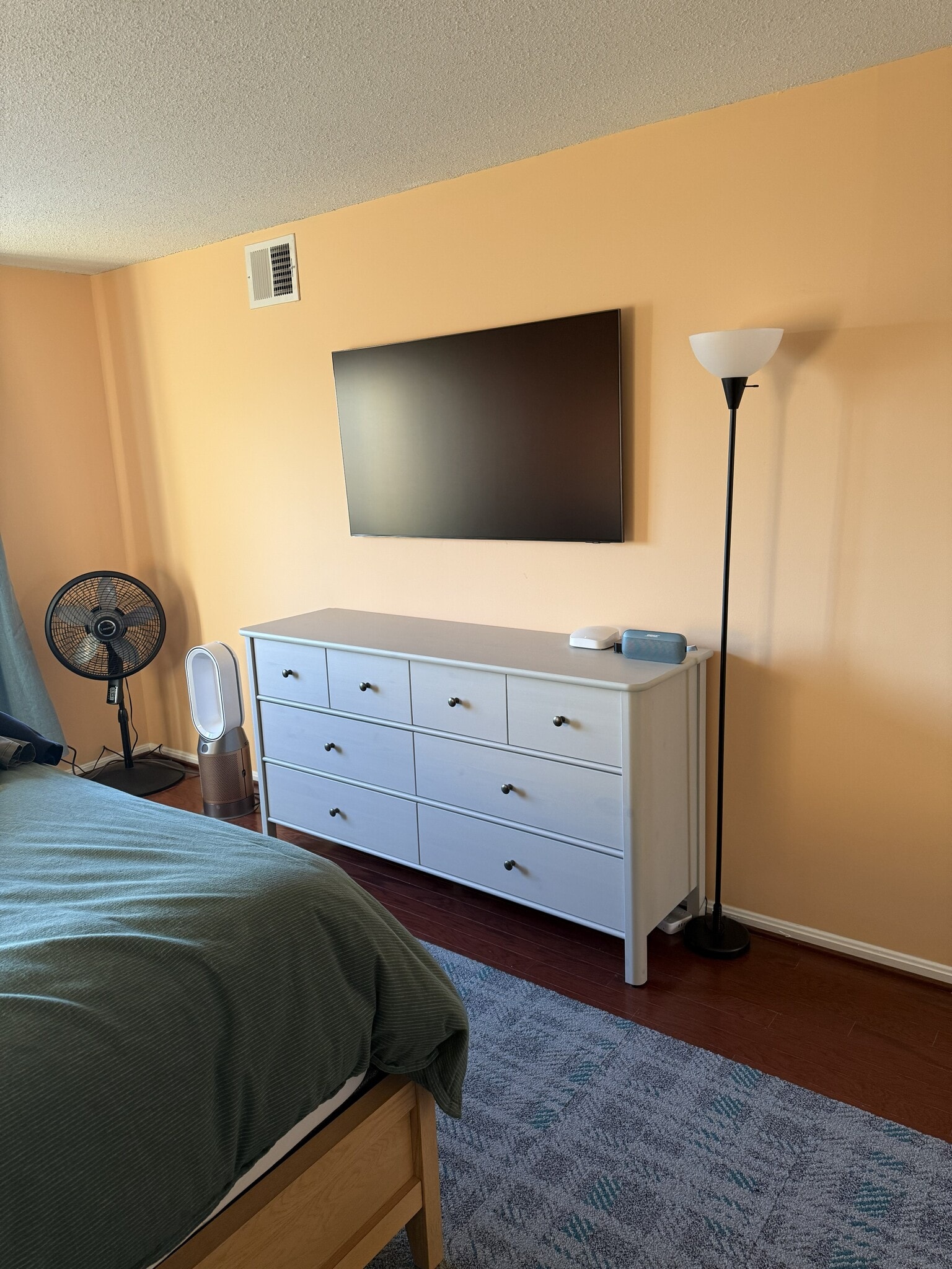 Master bedroom - 5901 Mt Eagle Dr