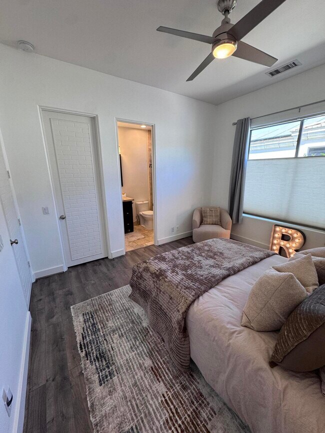 Building Photo - 102 Cll Los Hibiscos