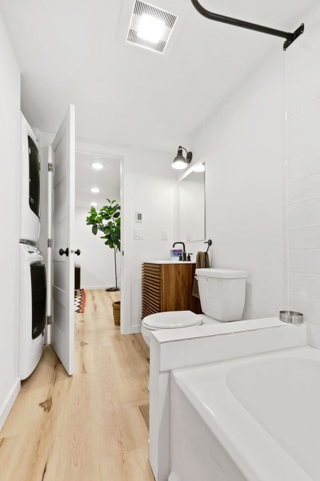 Building Photo - 6bd/3.25ba Seattle House