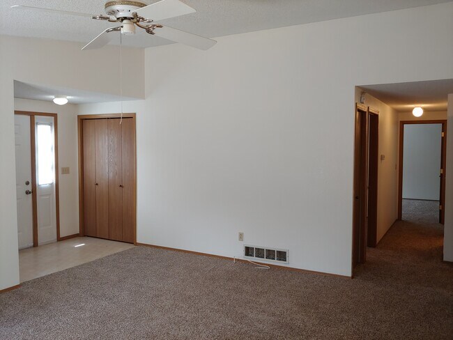 Building Photo - 8418 Everett Way