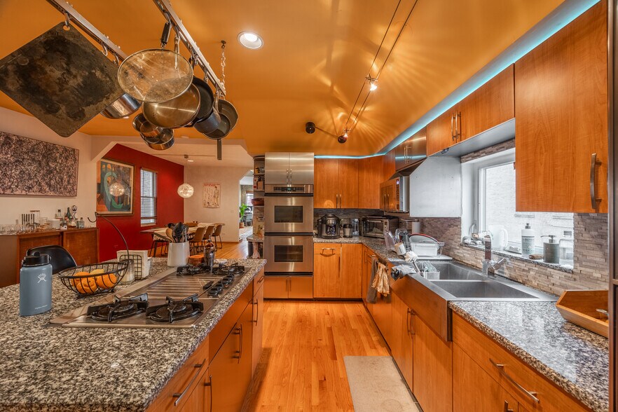 Building Photo - 1224 W Augusta Blvd