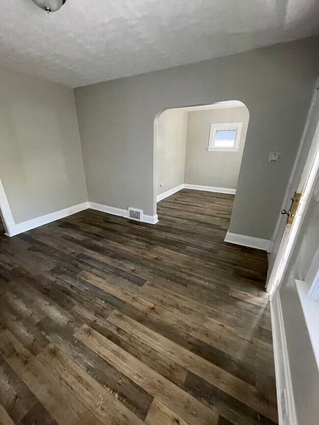 Building Photo - Section 8 & Eden Accepted! Ready to lease ...