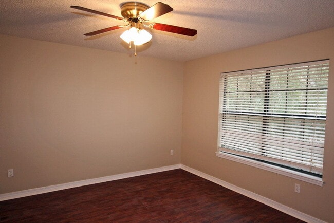 Building Photo - Central Milton 3-Bedroom Home in Top-Rated School District Minutes to I-10 & Whiting Field