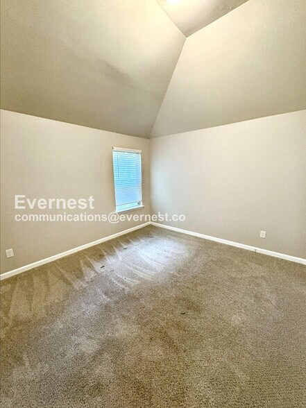 Building Photo - 313 Lossie Ln