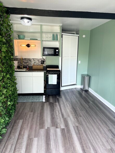 Kitchen/ Dining - 727 Madison St