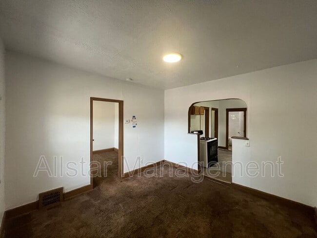 Building Photo - 3611 E 116th St